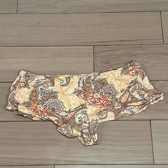 Pants - Paisley Print Women's Intimate short Shorts size LARGE